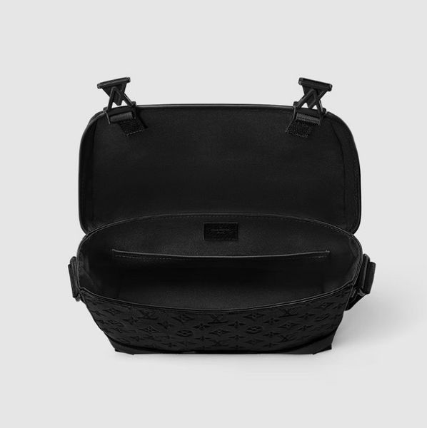 Сумка-месенджер Voyager PM, Louis Vuitton Messenger Monogram Shadow, чорна louis09 фото